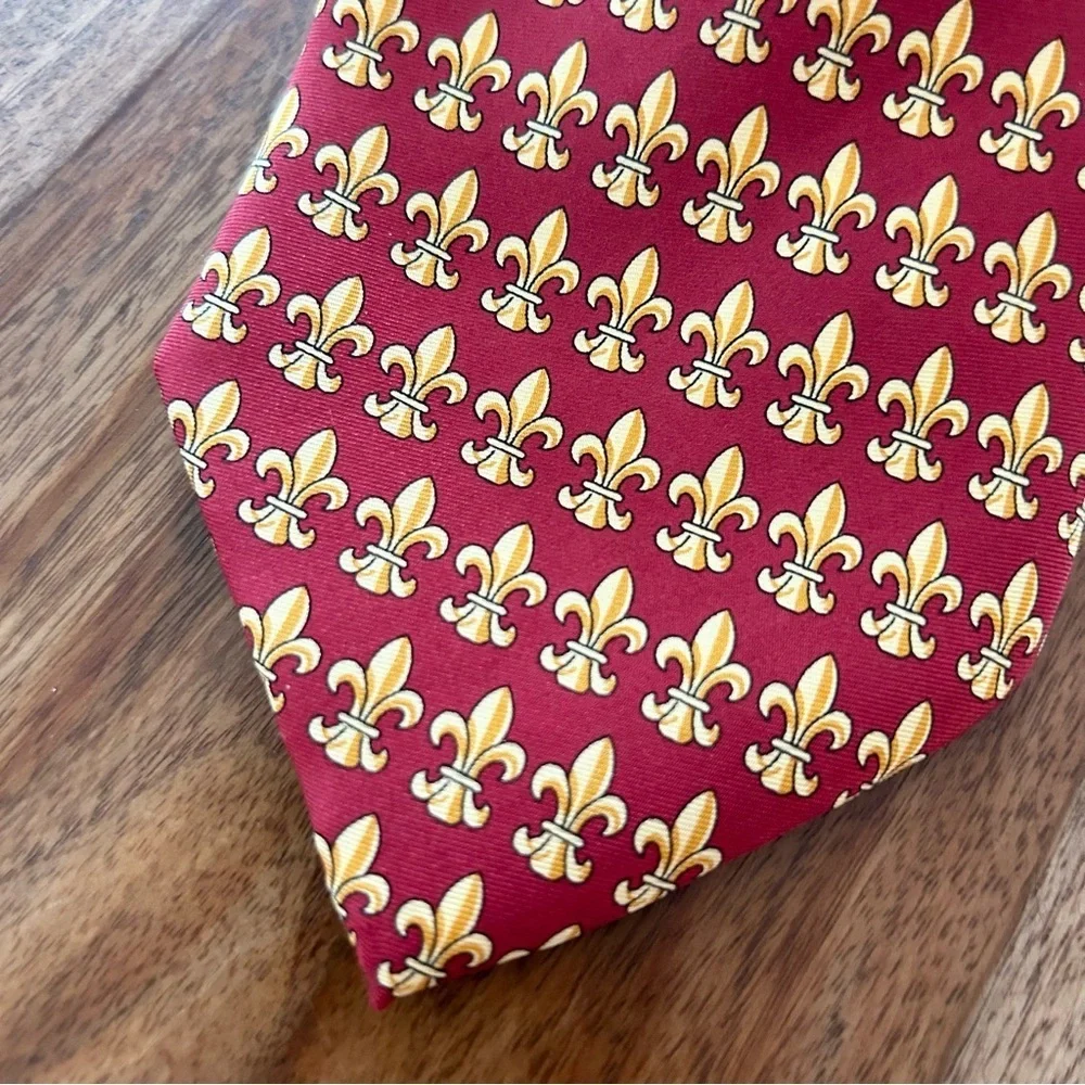Roger L. Paris fleur de lis men’s necktie 100% silk